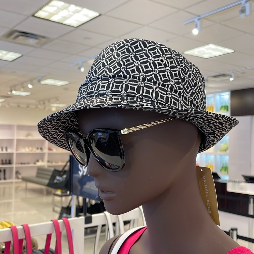 Michael Kors Women’s MK Logo Jacquard Bucket Hat
Black 
NWT - Picture 5 of 16